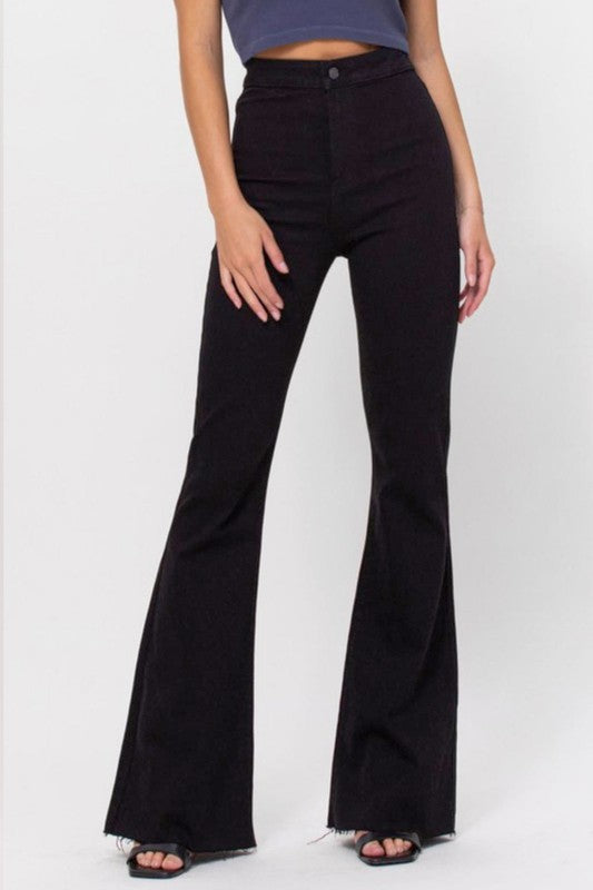 Pantalones vaqueros acampanados negros de tiro alto
