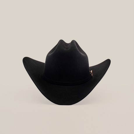 The 100X Independecia Black cowboy hat, with its wide brim and creased crown against a white background, epitomizes the elegance of western headwear.